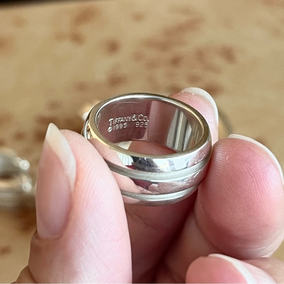 Tiffany & Co. Silver Atlas Groove Jewelry Set with Cuff Bracelet, Earrings, Ring - Picture 7 of 8